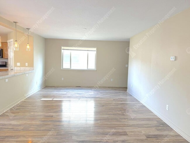 Building Photo - 3 BR home with fenced yard