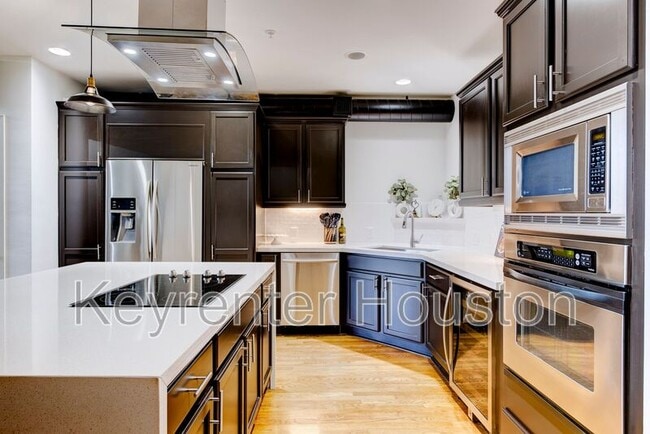 Building Photo - 1005 S Shepherd Dr