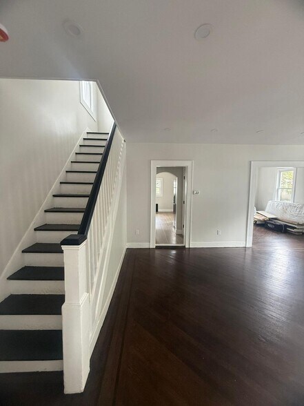 Building Photo - 247 Williamson Ave