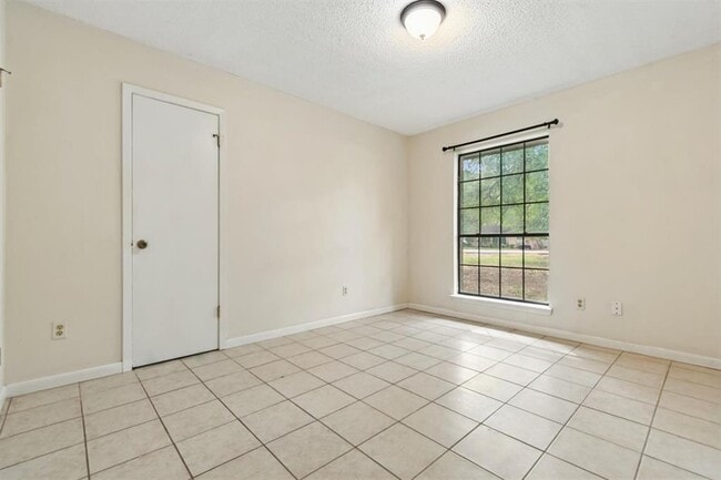 Building Photo - 10303 Slaughter Creek Dr