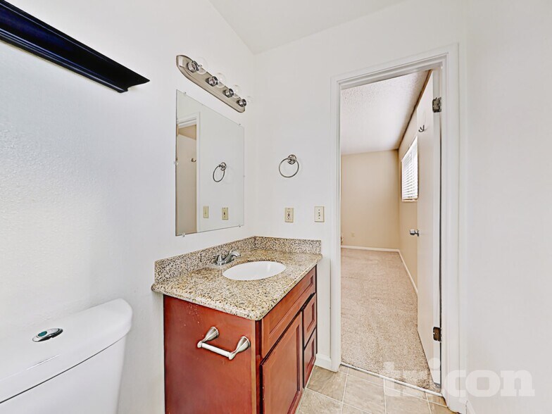 Building Photo - 619 E 24th St