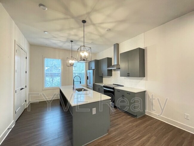 Building Photo - 194 Chestnut Cir