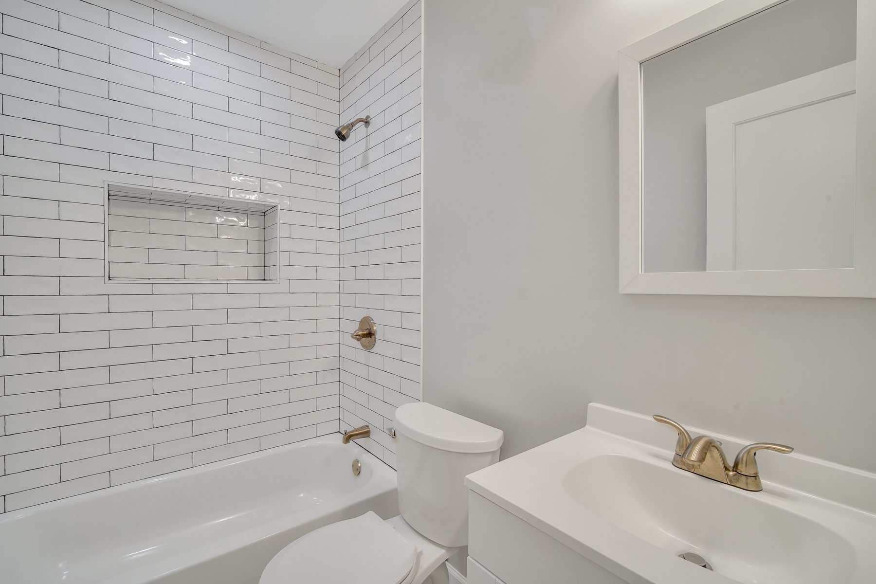 Building Photo - 415 E 65th St