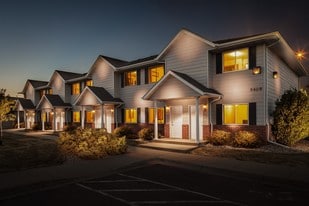 Building Photo - Saddle Creek Townhomes - New Leasing Incentives !
