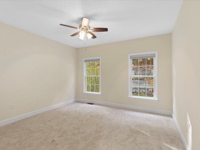 Building Photo - 32 Silver Brook Ln