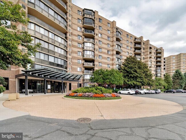 Building Photo - 8350 Greensboro Dr