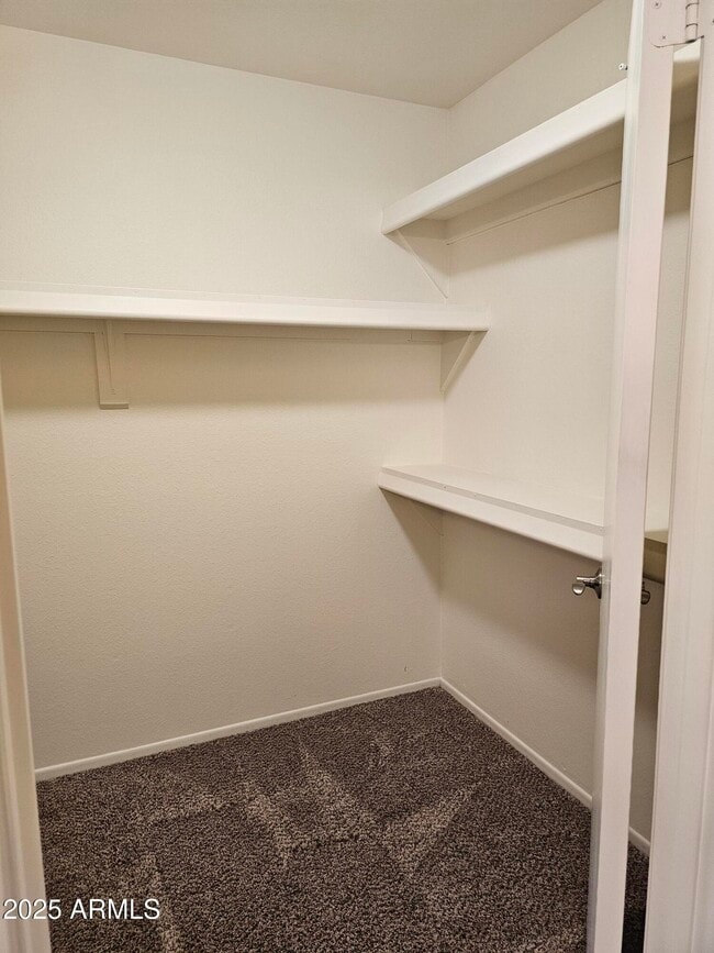 Building Photo - 4631 E Bohl St