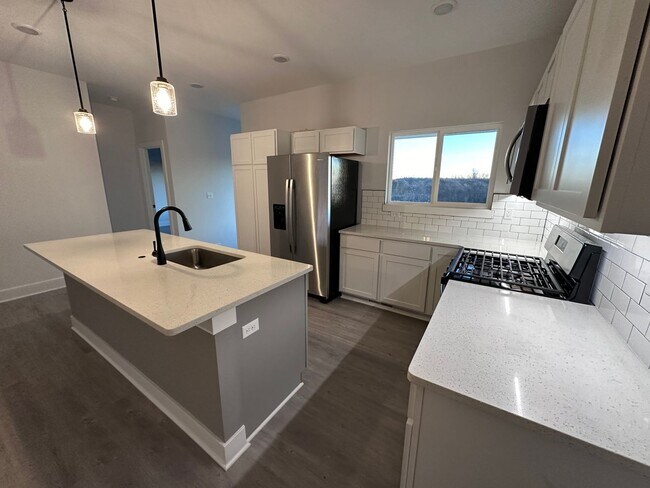 Building Photo - $1875- 4 bed 3 bath - New Build Duplex in a beautiful neighborhood!