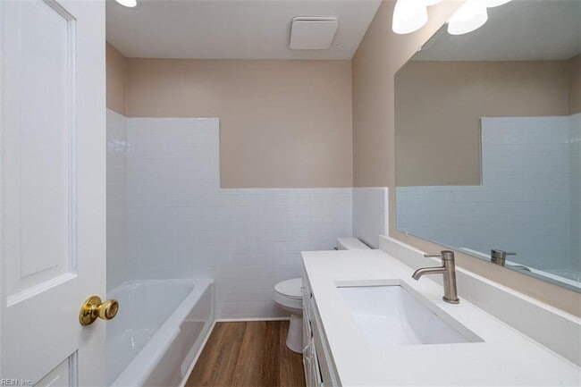 Building Photo - 5525 Greenefield Dr S