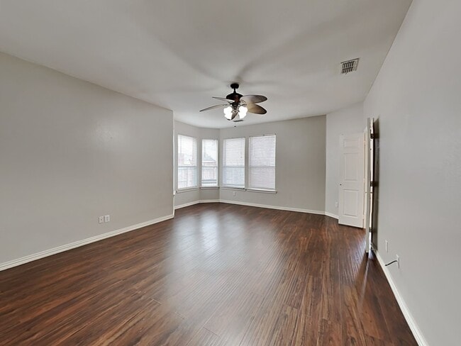 Building Photo - 818 Water Oak Dr