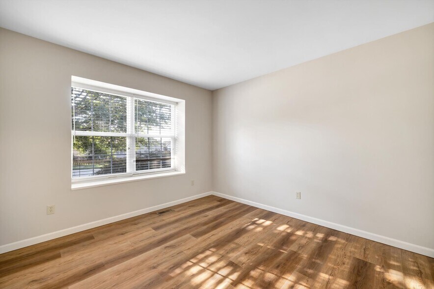 Building Photo - 1583 Briarchase Dr