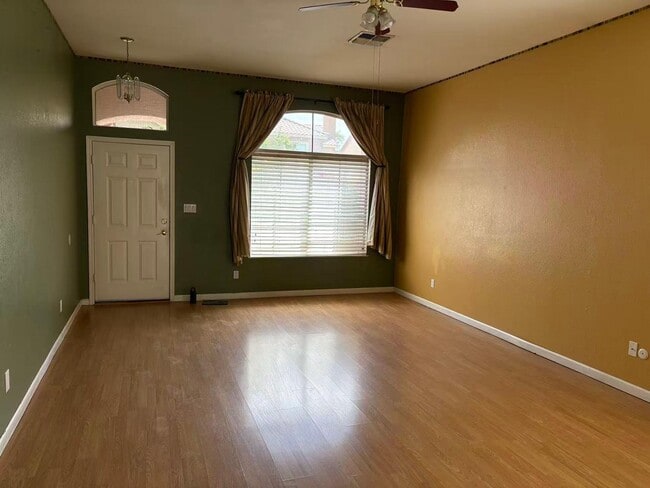 Building Photo - 1722 E Detroit St