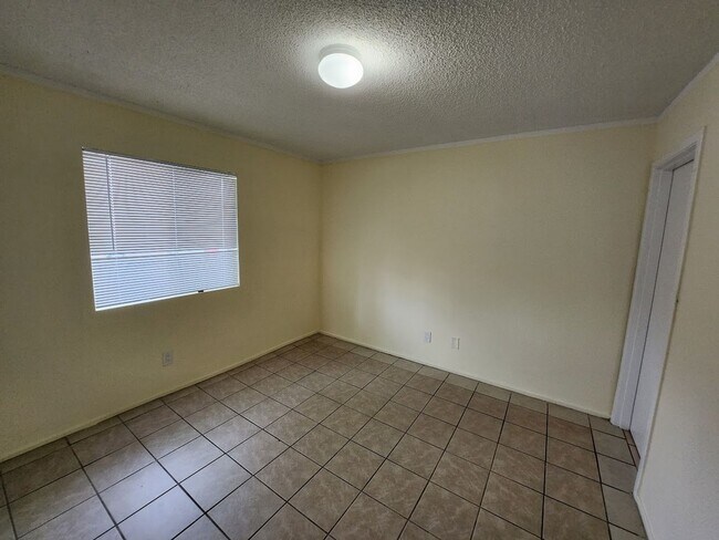 Building Photo - 2725 E Tierra Buena Ln