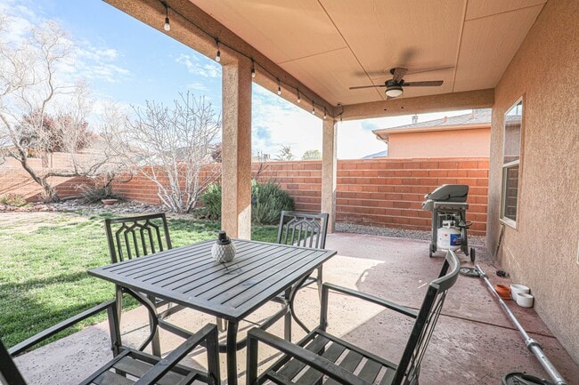 Building Photo - Beautiful 4 Bed 2 Bath - Dogs Allowed!