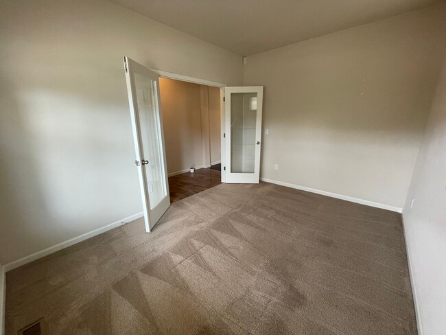Building Photo - Luxurious 3 Bedroom 2.5 Bathroom House in ...
