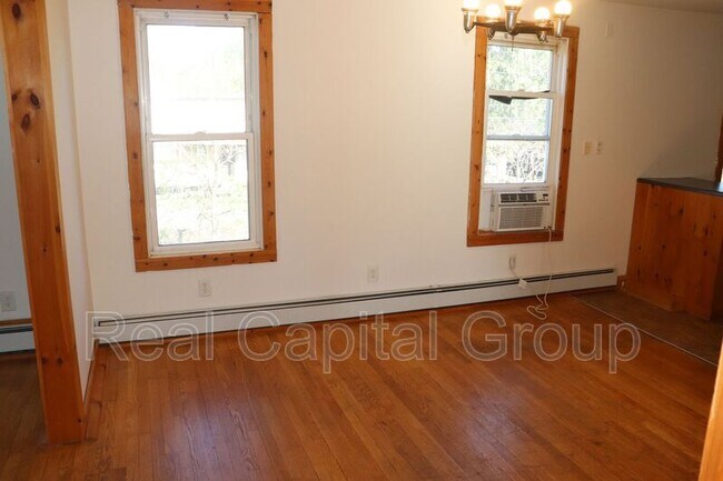 Building Photo - 5 Ferris St
