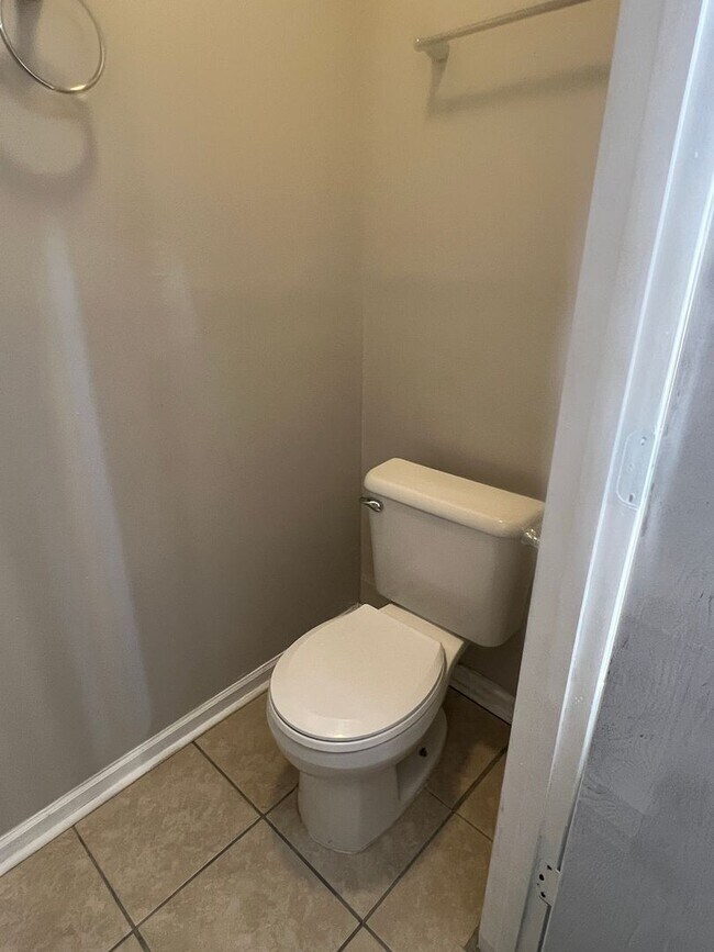 Building Photo - 3 Bed newly remodeled, single-family home located in the vibrant city of Indianapolis!