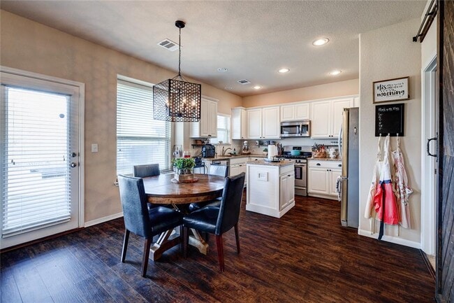 Building Photo - 5901 Scenic Lake Dr