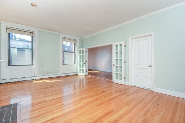 Building Photo - 275 Beacon St