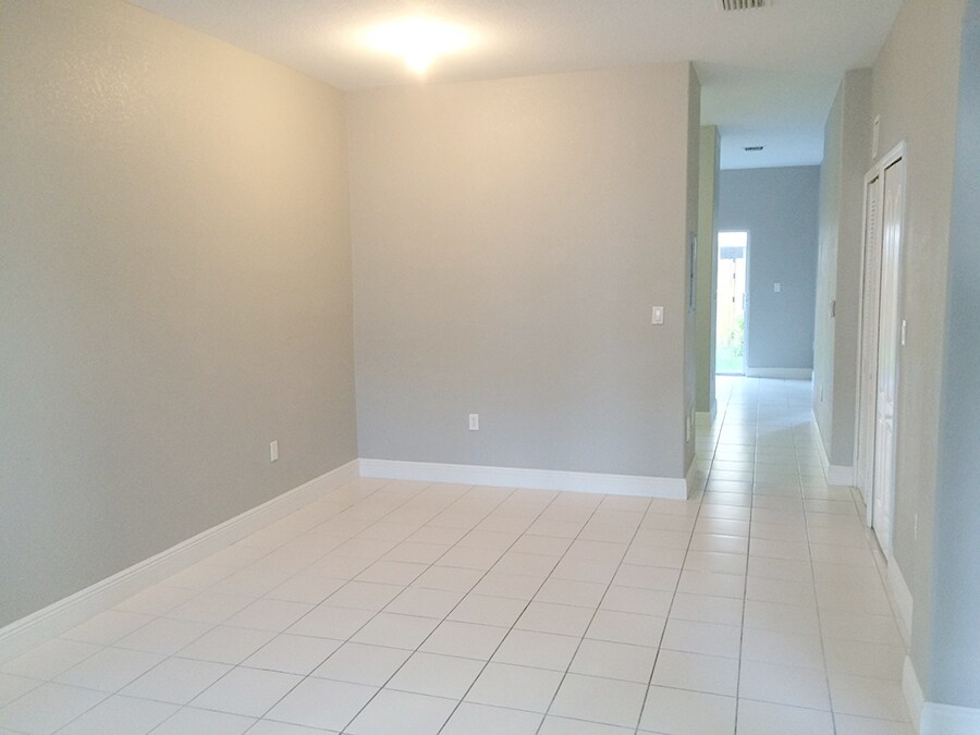 Building Photo - 1663 SE 29th St # 109