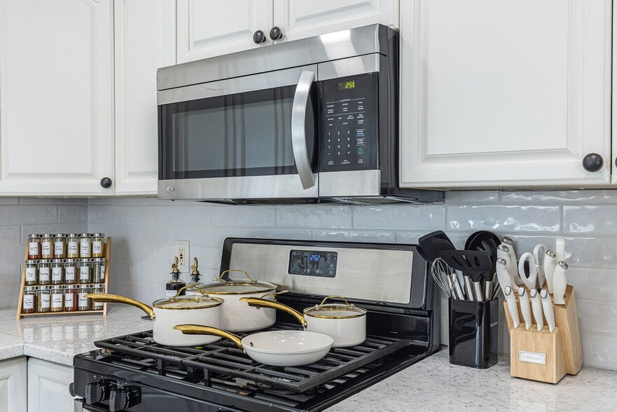 Building Photo - 839 Patchett St