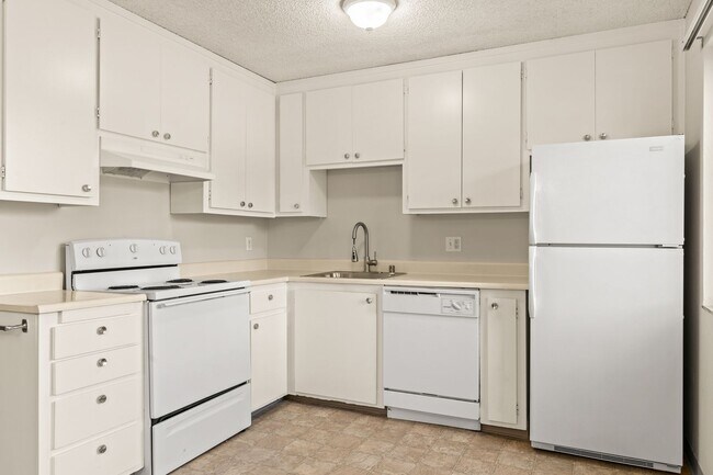Building Photo - Utilities Included! Hayward Large 2-Bedroom with On-Site Laundry & Parking