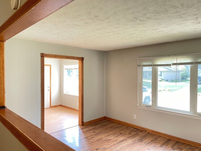 Building Photo - 10909 Leavenworth St