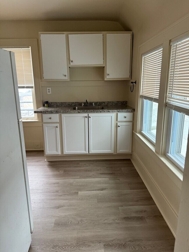 Building Photo - Avenue B