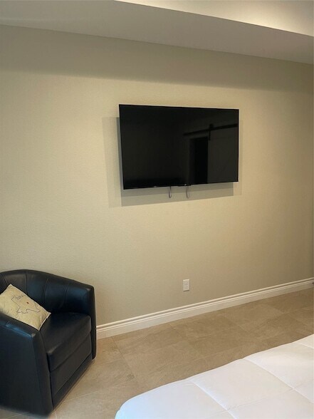 Building Photo - 11931 Lakeview Manor Dr