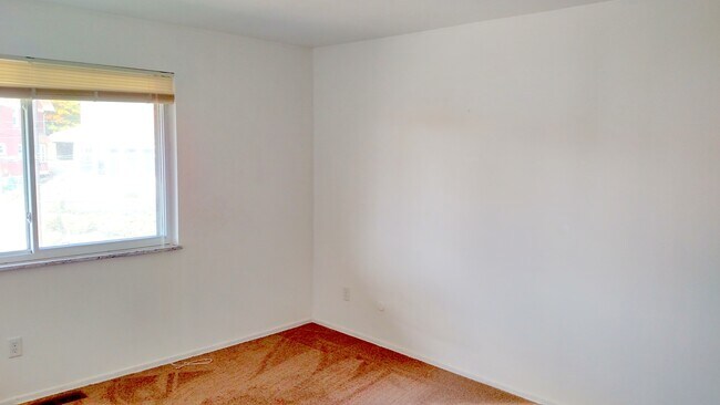 Building Photo - 129 Baywood Ave