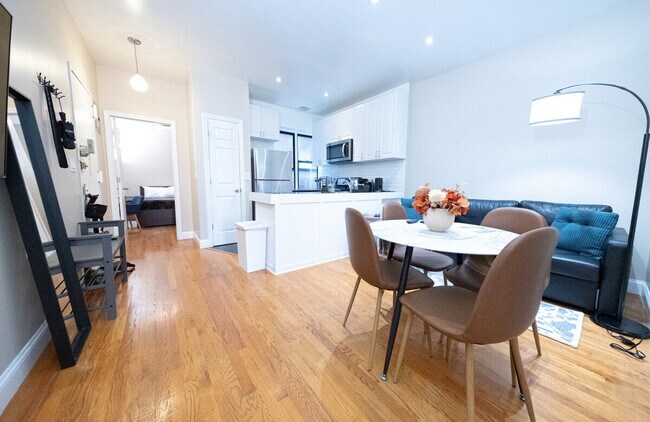 Building Photo - 230 W 113th St