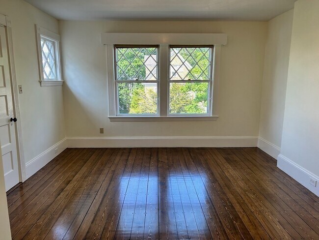 Building Photo - 16 Fletcher St