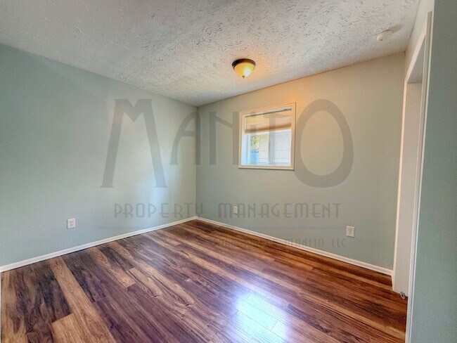 Building Photo - Spacious Dwight Merkel Home