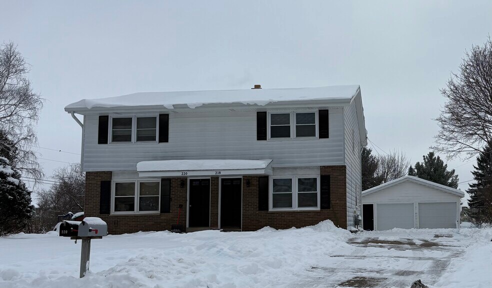 Building Photo - 218 E Laurie St