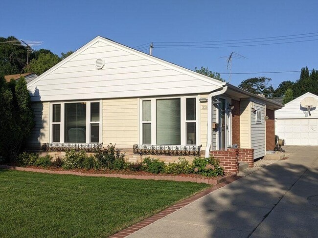 Building Photo - 554 Robertson St