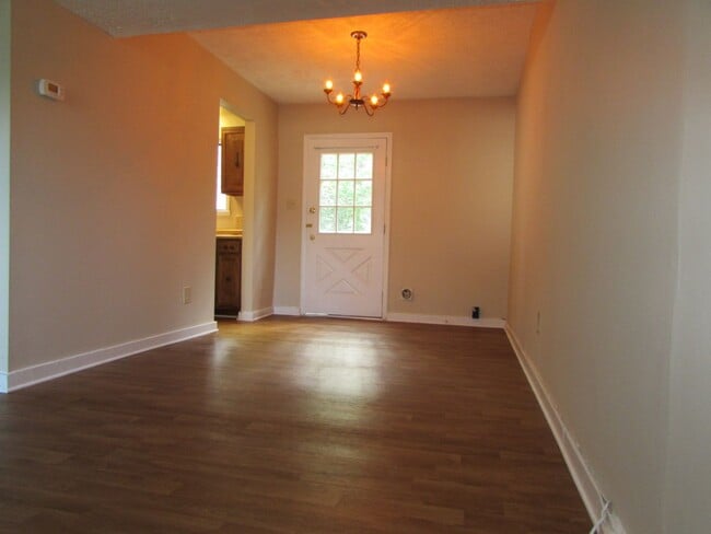 Building Photo - Cozy 2 Bed/ 1 Bath Two Story Townhome - Close To Bellingham Park
