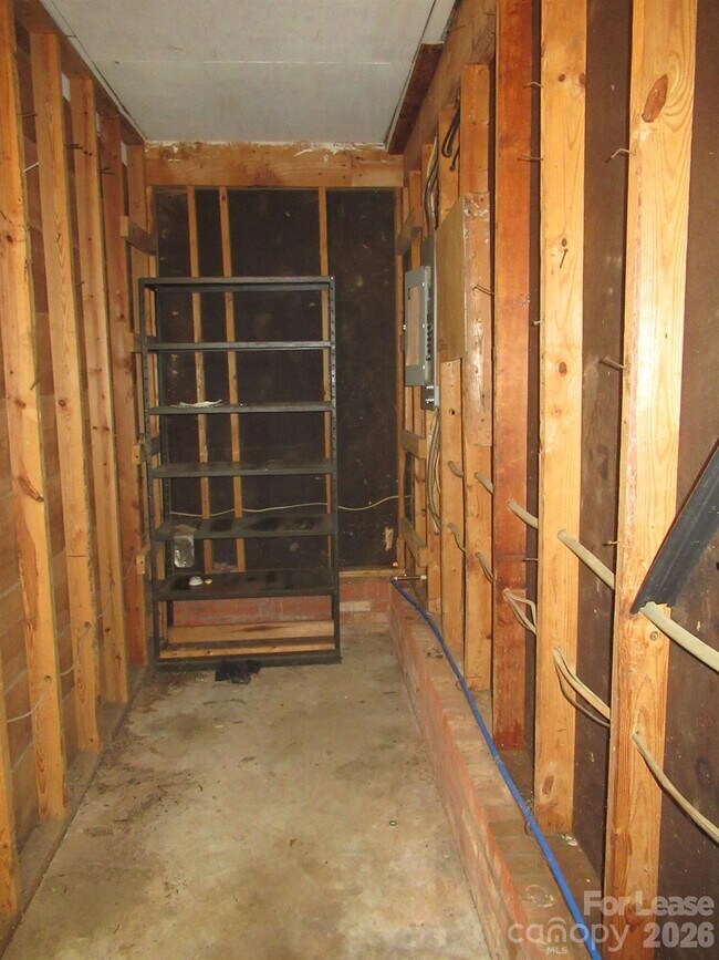 Building Photo - 1330 Davis Rd