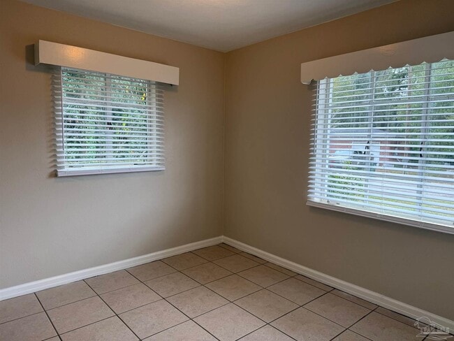 Building Photo - 5398 Park Ln