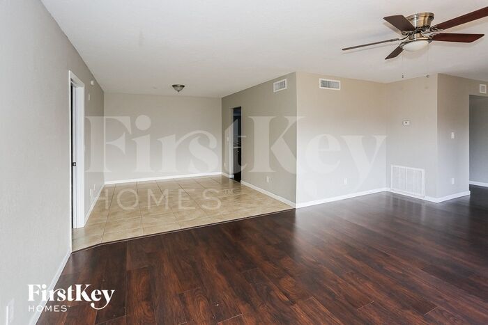 Building Photo - 8427 N 47th Dr