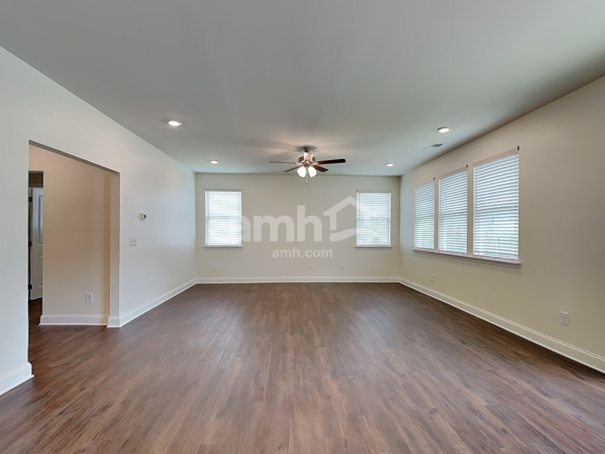 Building Photo - 2122 Windsor Park Ave