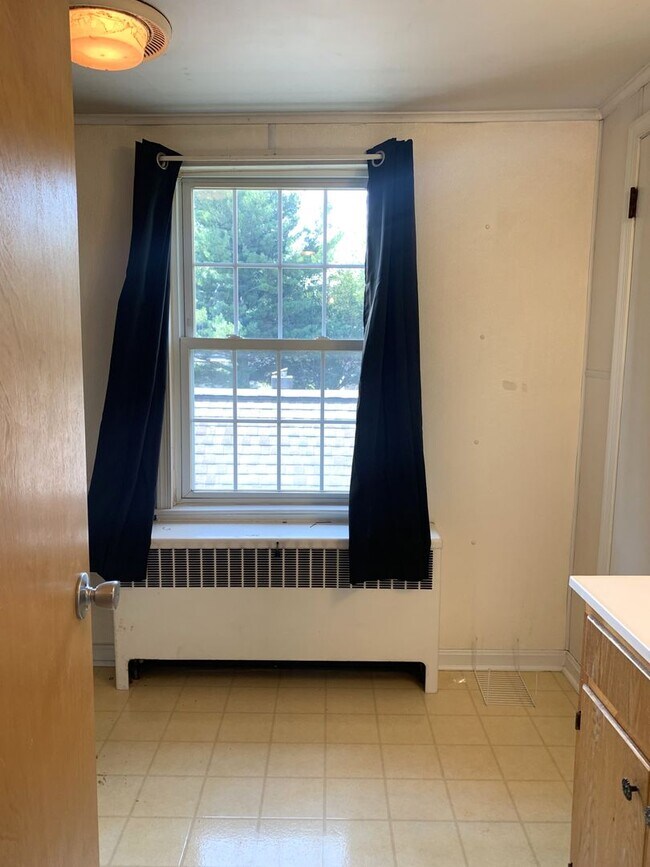 Building Photo - 5065 Buchanan Trail E