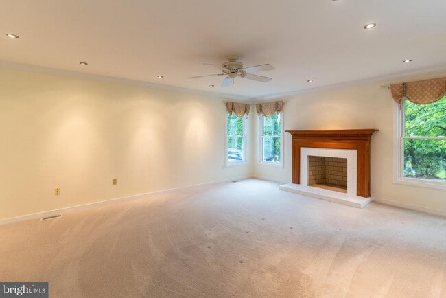 Building Photo - 56 W Windrose Dr