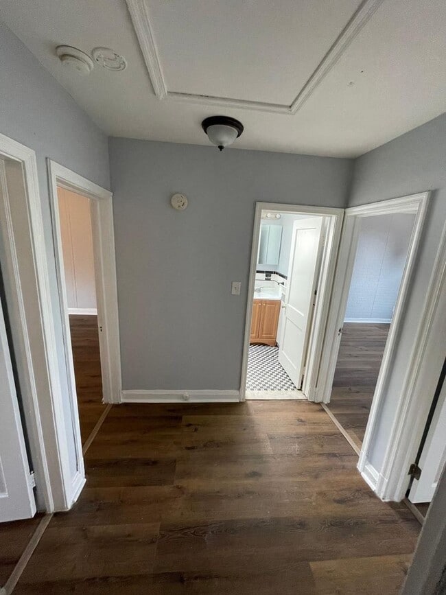 Building Photo - 3840 Dolfield Ave