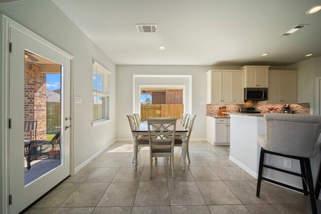 Building Photo - 1707 Benbrook Hollow Ln