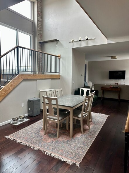 Building Photo - 128 3rd St NE