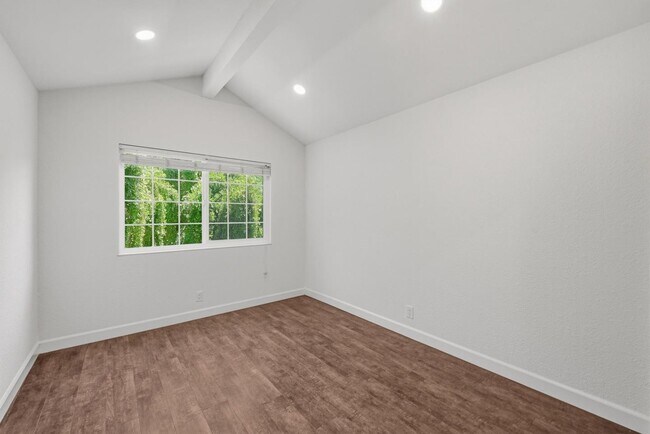 Building Photo - 1286 Crestpoint Dr