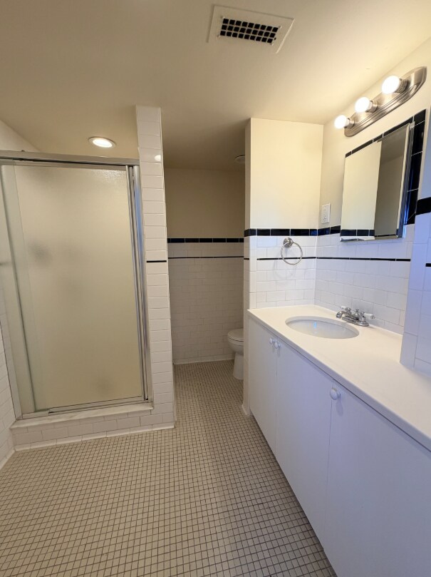 Building Photo - 16 Monmouth Ct