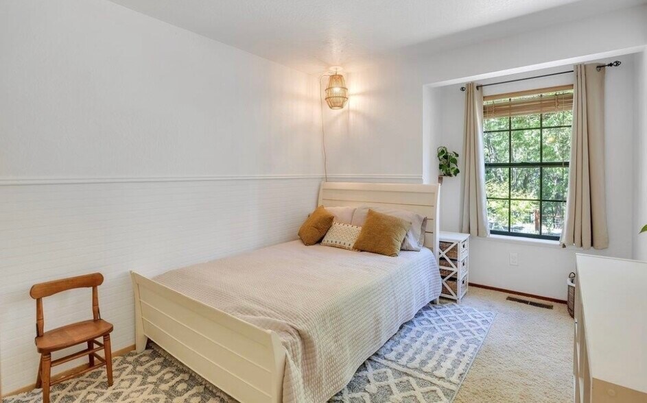 Building Photo - 22689 Cedar Pines Ave