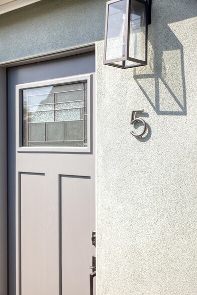 Building Photo - 630 E San Antonio Dr