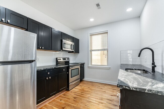 Building Photo - 1409 N 15TH-01